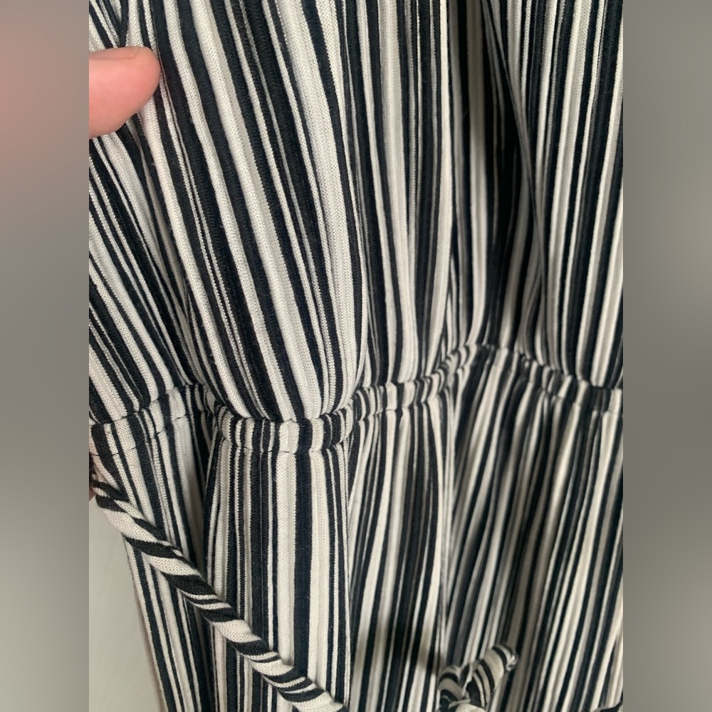 LAST CHANCE Textured Stripe Jumpsuit - Picture 3 of 8
